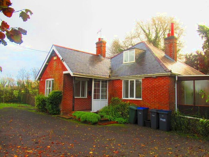 4 Bedroom Detached Bungalow To Rent In Main Road, Winterbourne Earls, Salisbury, Wiltshire, SP4