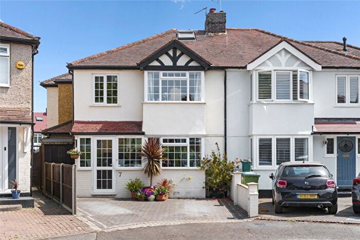 4 Bedroom Semi Detached House For Sale In Molesey Park Avenue, West Molesey, Surrey, KT8