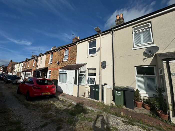 Terraced House To Rent In Beltring Terrace, Eastbourne, BN22