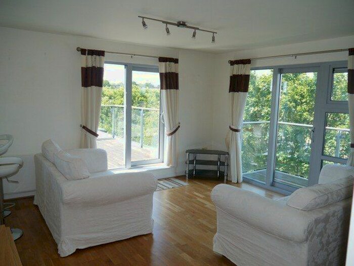 1 Bedroom Flat To Rent In Queen Mary Avenue, London, E18