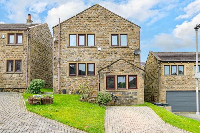 4 Bedroom Detached House For Sale In Mossy Bank Close, Queensbury, Bradford, West Yorkshire, BD13