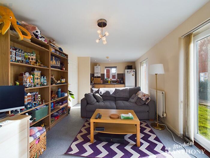 1 Bedroom Flat For Sale In Musket Path, Aylesbury, HP19