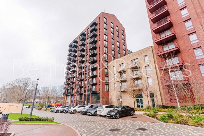 2 Bedroom Apartment To Rent In Hawser Lane, London, E14