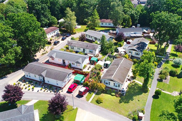 2 Bedroom Park Home For Sale In , Trowbridge, BA14