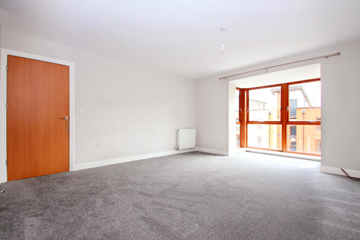 1 Bedroom Flat To Rent In Commonwealth Drive, Three Bridges, Crawley, RH10