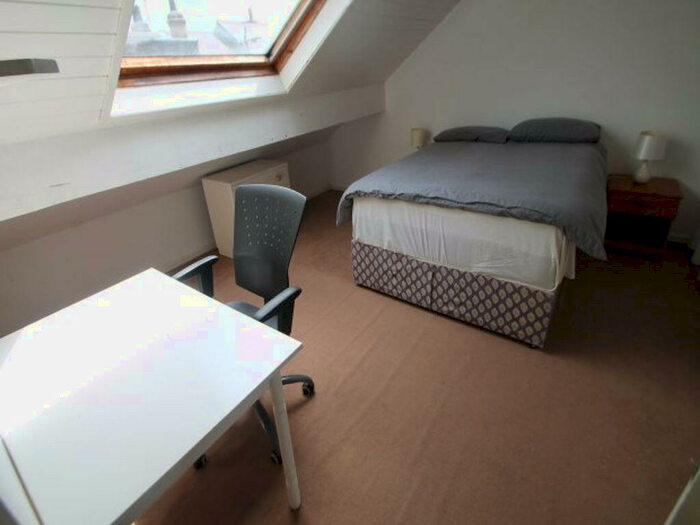 4 Bedroom House To Rent In Burchett Place, Leeds, LS6