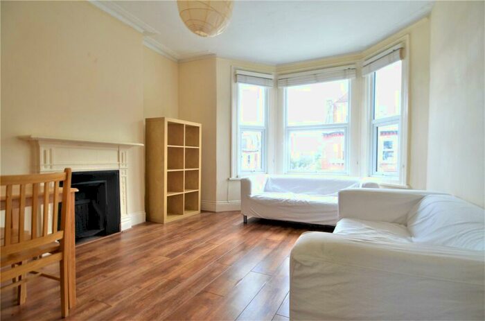 2 Bedroom Apartment To Rent In Kestrel Avenue, London, SE24