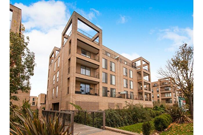 3 Bedroom Apartment To Rent In Seekings Close, Trumpington, Cambridge, CB2