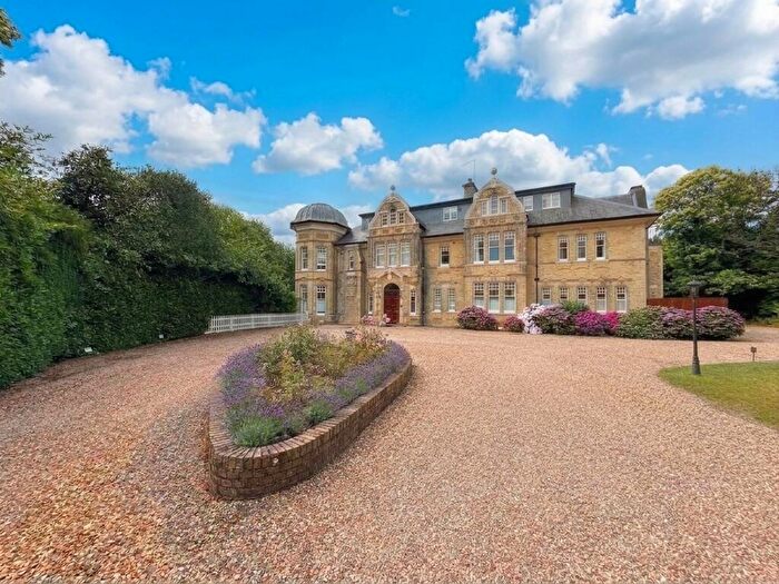 2 Bedroom Flat For Sale In Highfield Hall, Fordingbridge, SP6