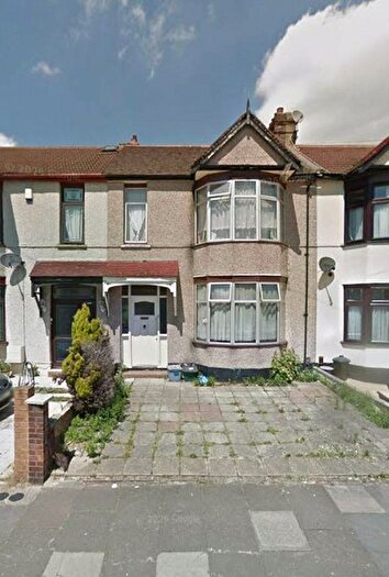 4 Bedroom Terraced House To Rent In Breamore Road, Ilford, IG3
