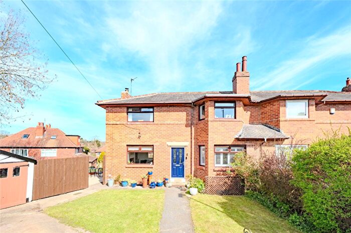 4 Bedroom Semi Detached House For Sale In Hollin Park Place, Oakwood, Leeds, LS8