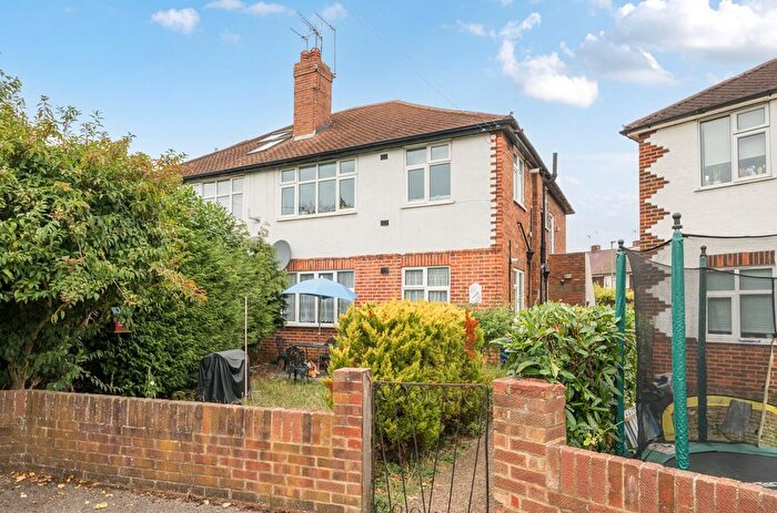 2 Bedroom Maisonette For Sale In St. Wilfrids Close, Barnet, EN4