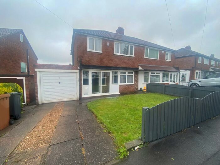 3 Bedroom House To Rent In Cherrywood Road, Streetly, B74