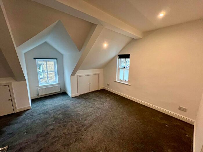 1 Bedroom Flat To Rent In South Hawksworth Street, Ilkley, West Yorkshire, Uk, LS29