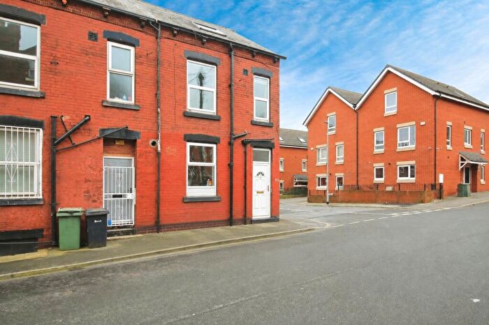 2 Bedroom End Of Terrace House To Rent In Crosby Road, Leeds, West Yorkshire, LS11