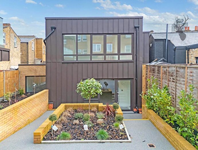 3 Bedroom Detached House To Rent In Ropery Works, Mile End, E3