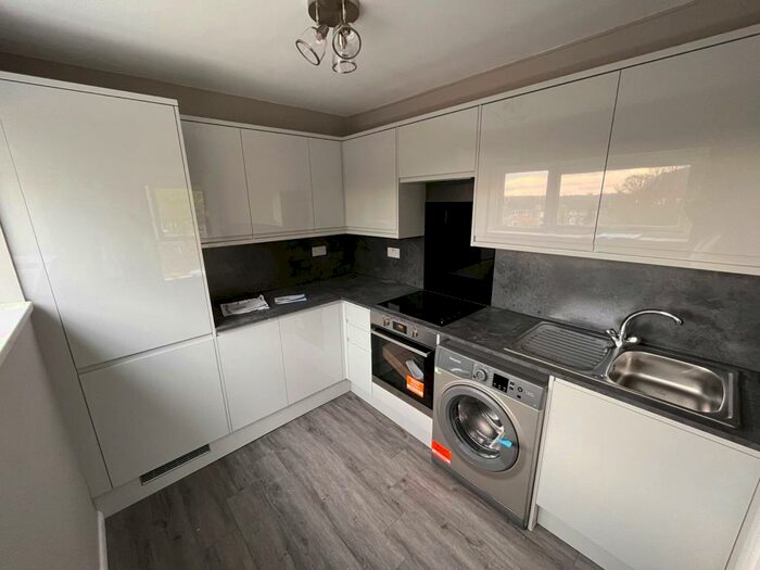 Apartment To Rent In Avalon Close, Enfield, EN2