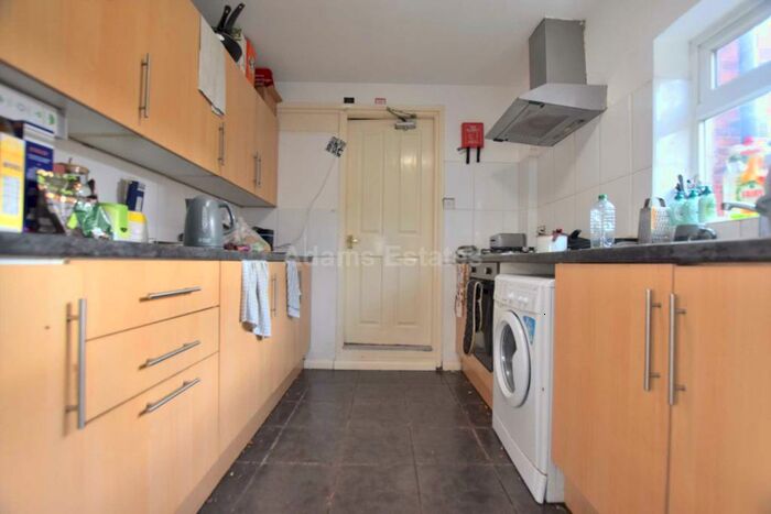 6 Bedroom End Of Terrace House To Rent In Donnington Gardens, Reading, RG1