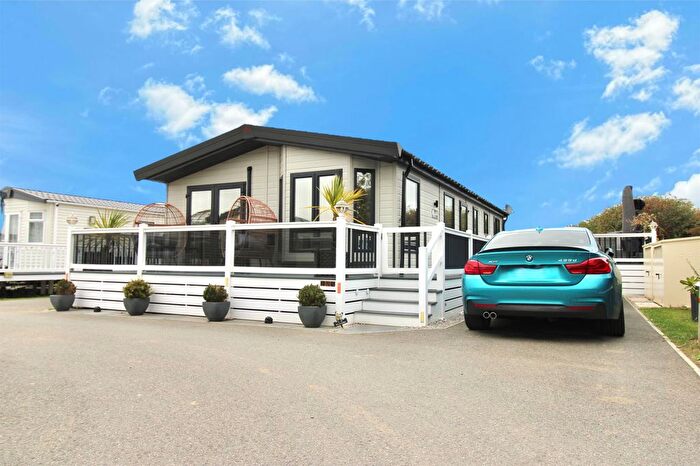 2 Bedroom Mobile/park Home For Sale In Shottendane Road, Birchington, CT7