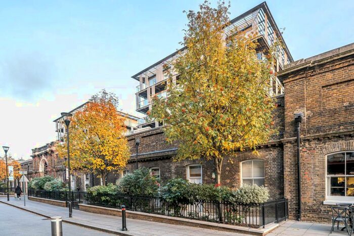 3 Bedroom Flat To Rent In Major Draper Street, Woolwich, London, SE18