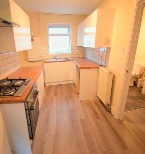 1 Bedroom Flat To Rent In Pier Road, Canning Town, E16