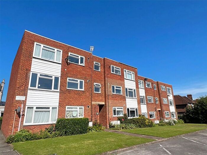 2 Bedroom Flat To Rent In Worplesdon Road, Guildford, Surrey, GU2