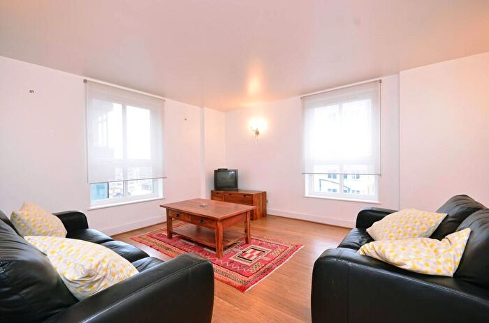 2 Bedroom Flat To Rent In Commercial Road, Aldgate, London, E1