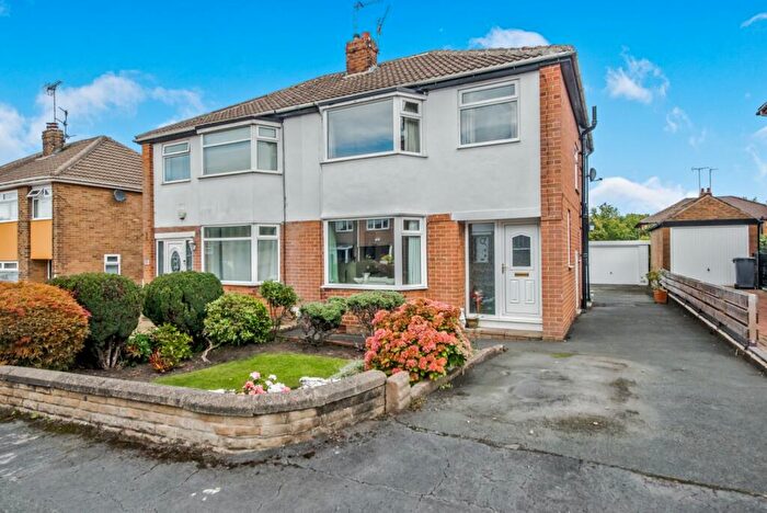 3 Bedroom Semi-Detached House For Sale In Ashbourne Avenue, Cleckheaton, West Yorkshire, BD19