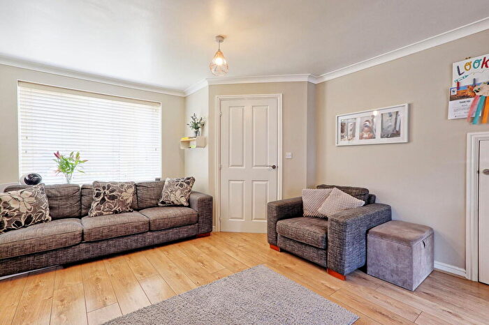 3 Bedroom End Of Terrace House For Sale In Falcon Avenue, South Ockendon, Thurrock, RM15