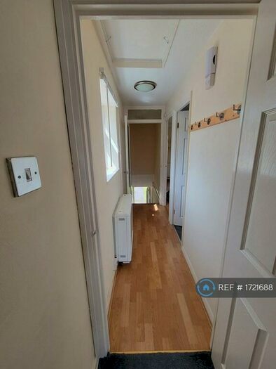 1 Bedroom Flat To Rent In Turnberry Avenue, Leeds, LS17