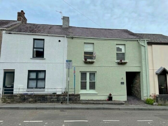 4 Bedroom Terraced House To Rent In New Road, Llandeilo, Carmarthenshire., SA19