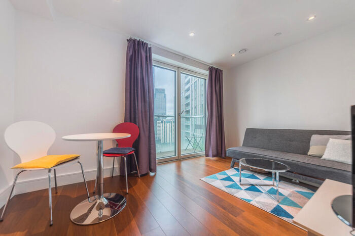 Apartment To Rent In Talisman Tower, Lincoln Plaza, Canary Wharf, London, E14