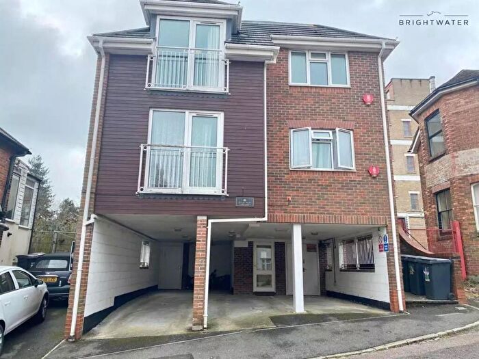 2 Bedroom Apartment To Rent In Wharfdale Road, Bournemouth, BH4