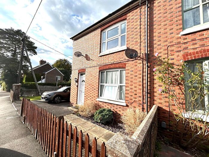 1 Bedroom Flat To Rent In Albany Road, Crawley, RH11