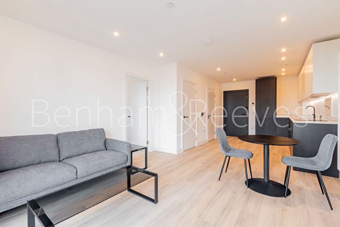 1 Bedroom Flat To Rent In Heartwood Boulevard, Acton, W3