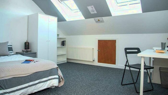 6 Bedroom House To Rent In Hudson Road, Southsea, PO5