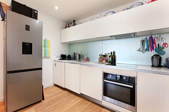 1 Bedroom Flat For Sale In Hardwicks Square, Wandsworth, SW18