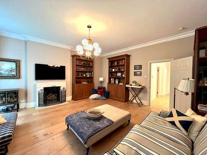 3 Bedroom Flat To Rent In Basil Street, London, SW3