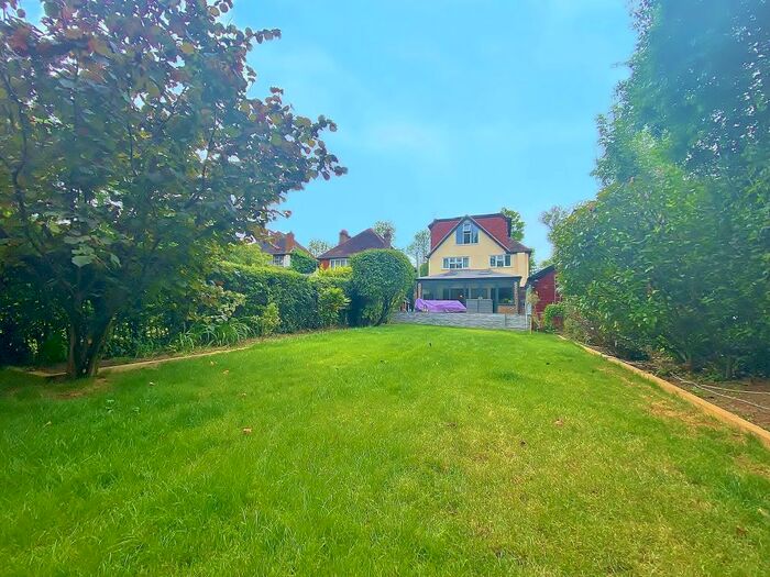 4 Bedroom Detached House To Rent In Ash Grove, Guildford, GU2