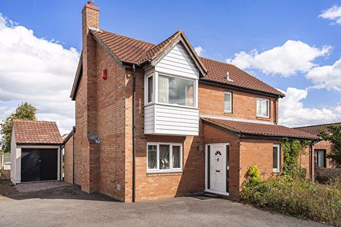 4 Bedroom Detached House For Sale In Van Der Bilt Court, Blue Bridge, Milton Keynes, MK13