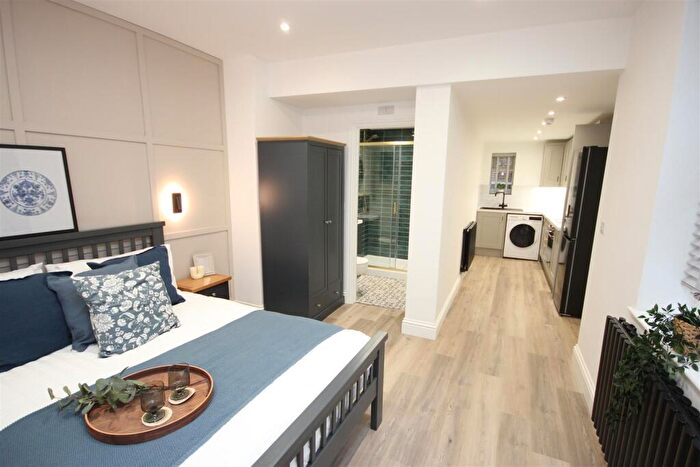 Studio To Rent In High Street, Rushden, NN10