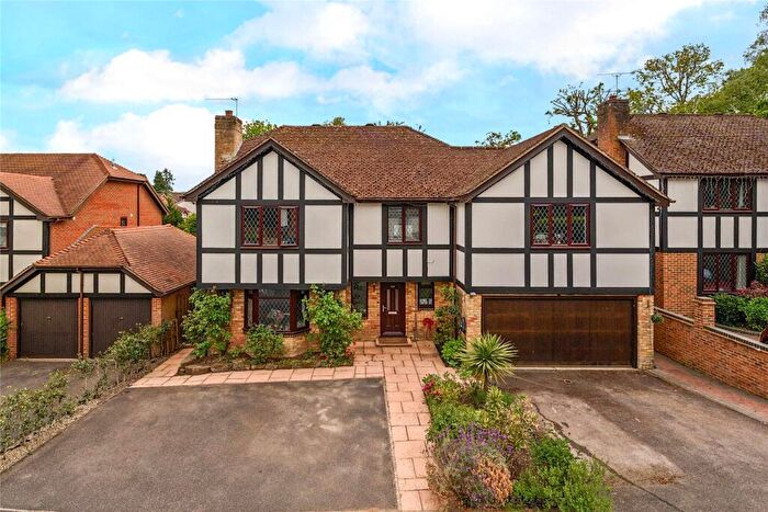 6 Bedroom House For Sale In Osborne Drive, Lightwater, Surrey, GU18