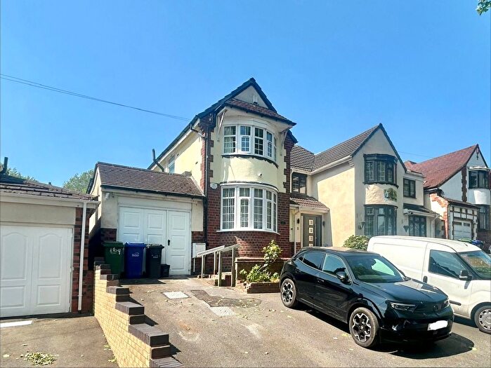 3 Bedroom Semi-detached House For Sale In The Broadway, Dudley, DY1