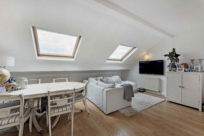 1 Bedroom Flat To Rent In Fernlea Road, London, SW12