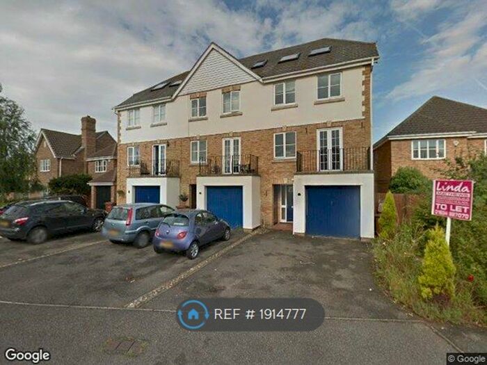 5 Bedroom Terraced House To Rent In Willowherb Close, St. Marys Island, Chatham, ME4