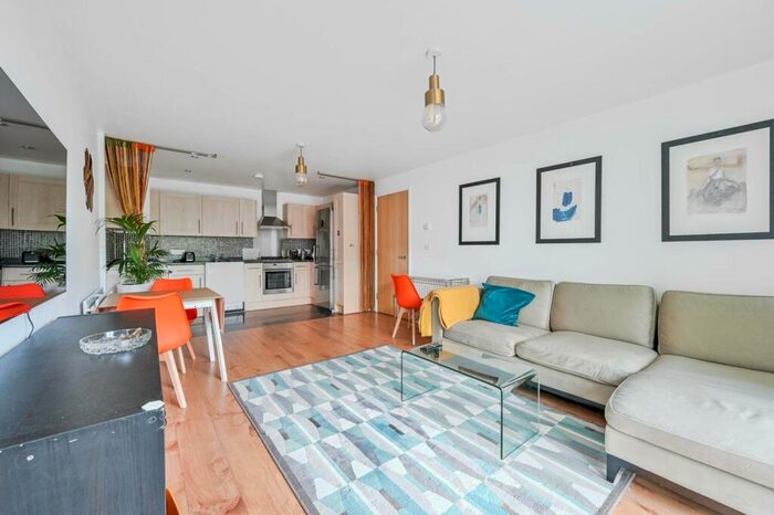 2 Bedroom Flat To Rent In Co Operative House, Peckham Rye, London, SE15