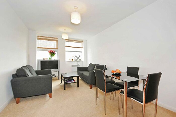 2 Bedroom Flat To Rent In London Road, Norbury, SW16