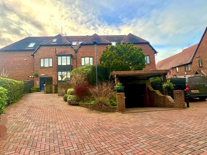 2 Bedroom Flat To Rent In Adam Court, Henley-On-Thames, RG9