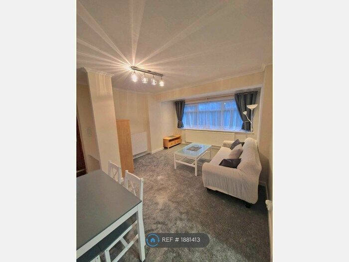 1 Bedroom Flat To Rent In Brantingham Road, Whalley Range, Manchester, M16