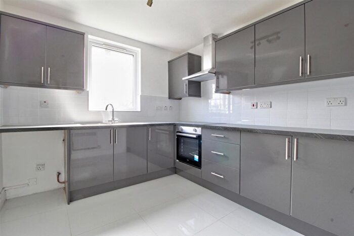 2 Bedroom Flat To Rent In Redlands Road, Penarth, CF64